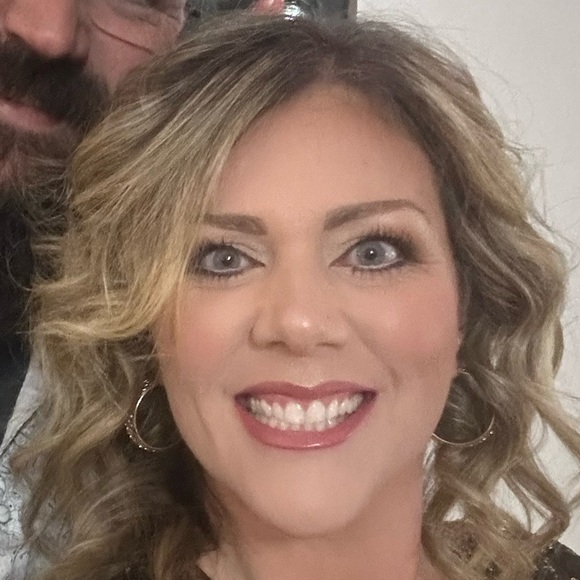 Meet your Posher, Ashlee - Picture 2 of 3